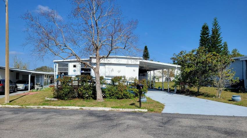 Dundee, FL Mobile Home for Sale located at 88 Emerald Drive Dell Lake Village